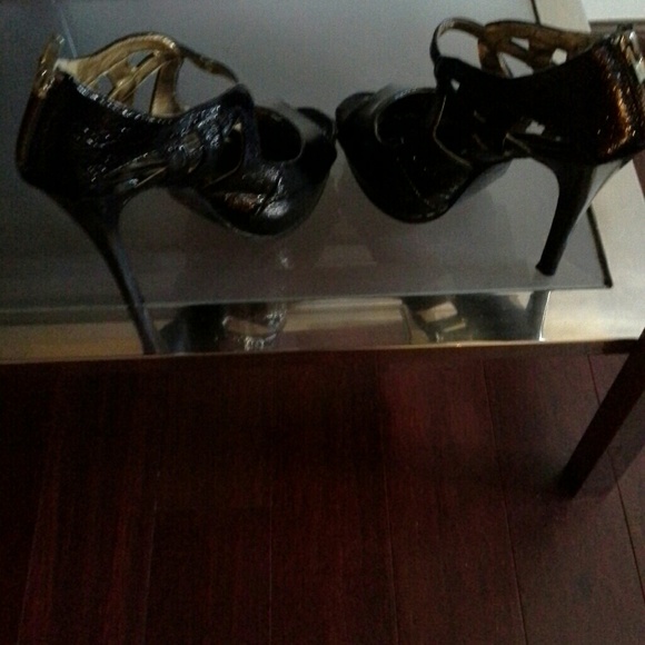 Shoes - Picture 1 of 3